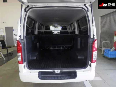 TOYOTA REGIUS VAN