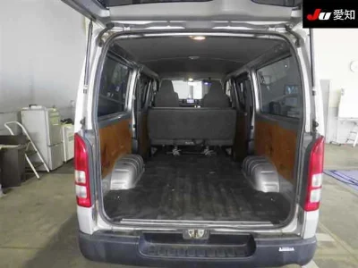 TOYOTA HIACE VAN