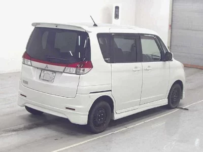 MITSUBISHI DELICA D2