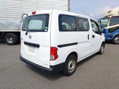 NISSAN NV200