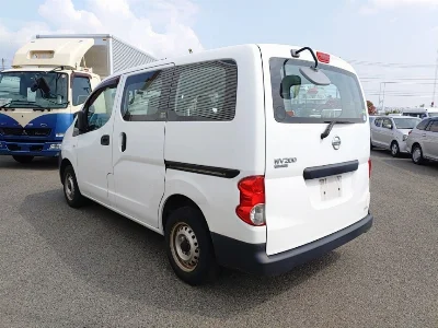 NISSAN NV200