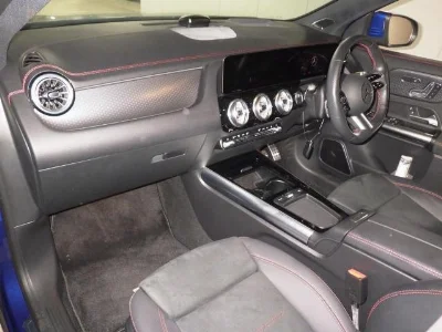 MERCEDES BENZ EQA