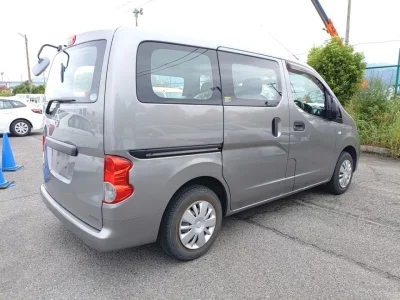 NISSAN NV200