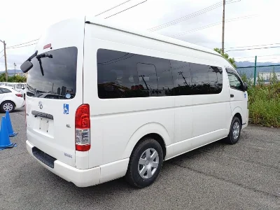TOYOTA HIACE