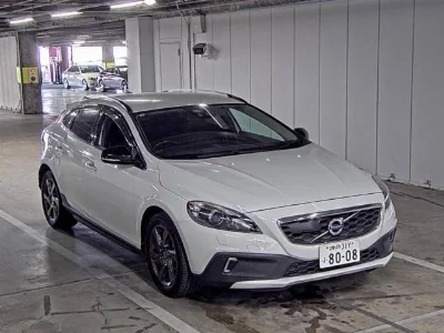 VOLVO V40