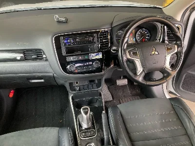 MITSUBISHI OUTLANDER PHEV