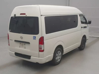 TOYOTA HIACE VAN