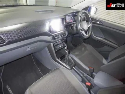VOLKSWAGEN T-CROSS