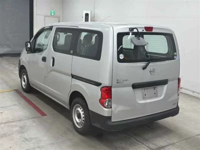 NISSAN NV200