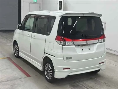 MITSUBISHI DELICA D2