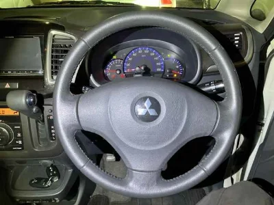 MITSUBISHI DELICA D2