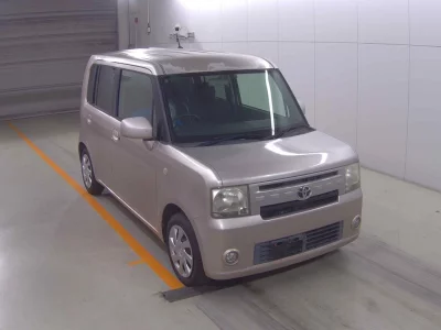 TOYOTA PIXIS SPACE