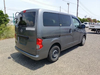 NISSAN NV200