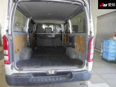 TOYOTA HIACE VAN
