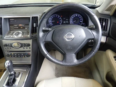 NISSAN SKYLINE