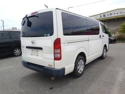 TOYOTA HIACE VAN