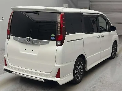 TOYOTA NOAH