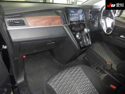 MITSUBISHI DELICA D5