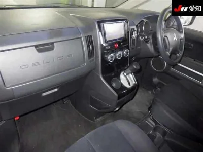 MITSUBISHI DELICA D5