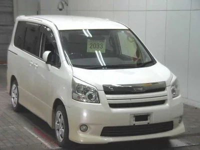 TOYOTA NOAH