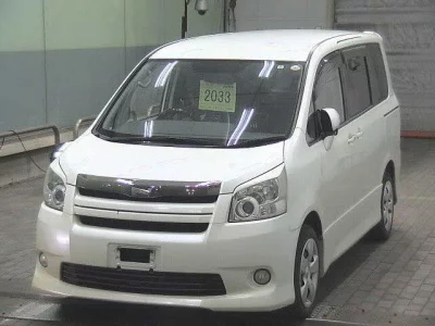 TOYOTA NOAH