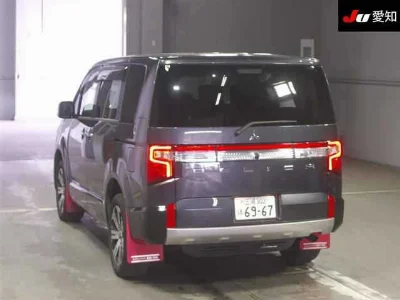 MITSUBISHI DELICA D5