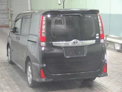 TOYOTA NOAH
