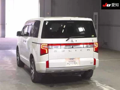 MITSUBISHI DELICA D5