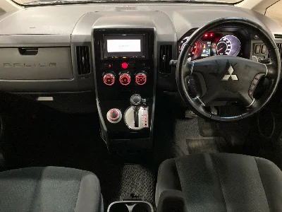 MITSUBISHI DELICA D5