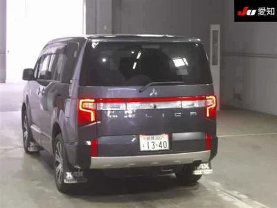 MITSUBISHI DELICA D5
