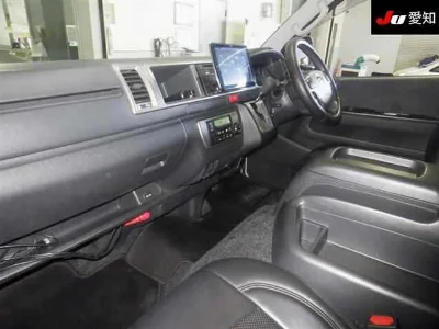 TOYOTA HIACE