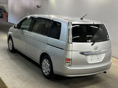 TOYOTA ISIS