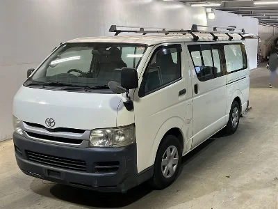 TOYOTA REGIUS VAN