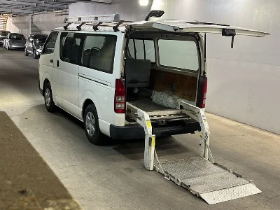 TOYOTA REGIUS VAN