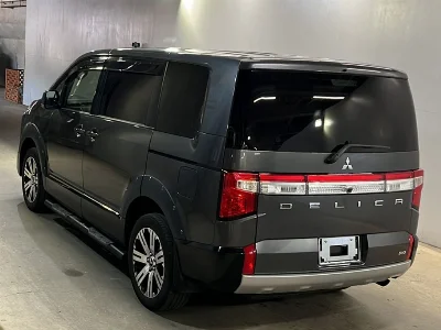 MITSUBISHI DELICA D5