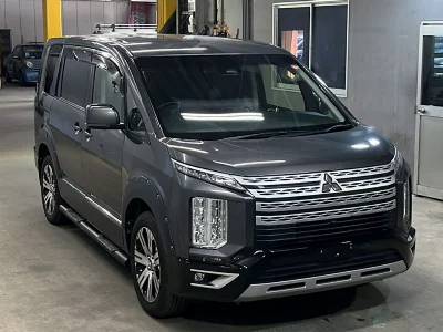 MITSUBISHI DELICA D5