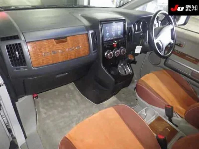 MITSUBISHI DELICA D5