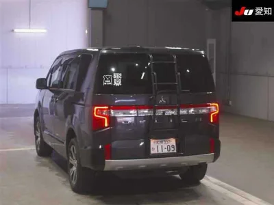 MITSUBISHI DELICA D5