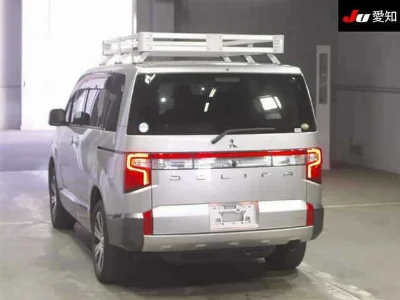 MITSUBISHI DELICA D5