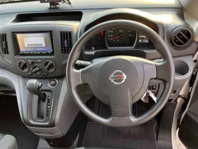 NISSAN NV200