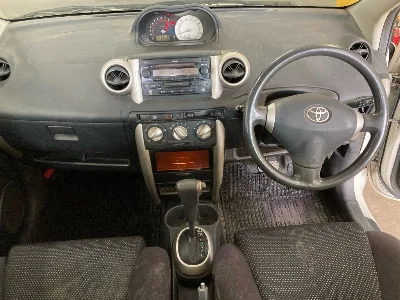 TOYOTA IST