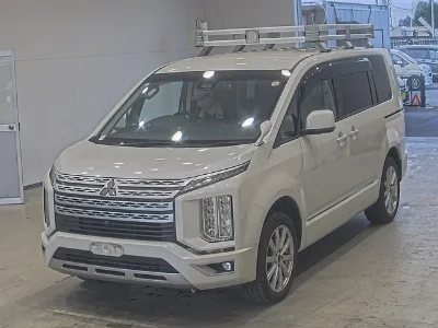 MITSUBISHI DELICA D5