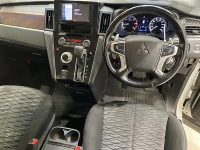 MITSUBISHI DELICA D5