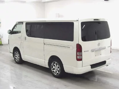 TOYOTA HIACE VAN