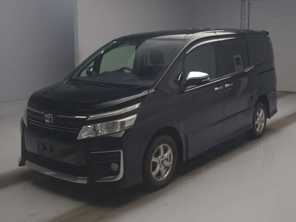 Toyota Voxy  с аукциона в Японии