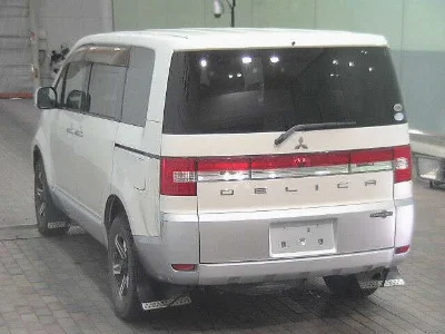 MITSUBISHI DELICA D5