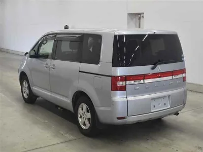 MITSUBISHI DELICA D5