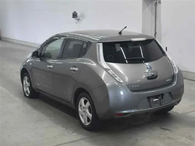 NISSAN LEAF