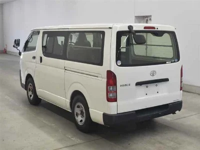 TOYOTA HIACE VAN