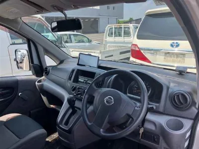NISSAN NV200
